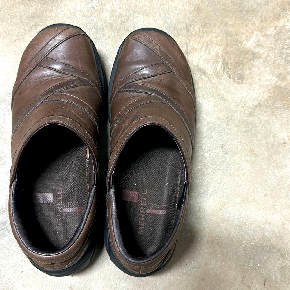 Gently used Merrell comfort sneaker/ work shoe in dark brown; worn twice.